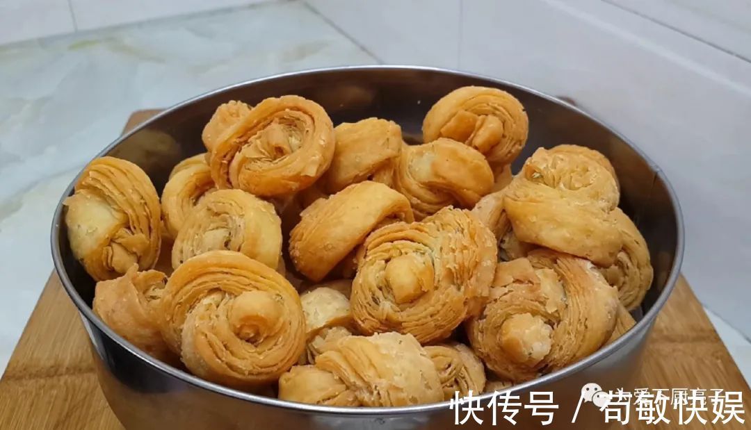 玉米油|以后麻花就这么做，撒1把小茴香，香酥又多层，出锅孩子念念不忘