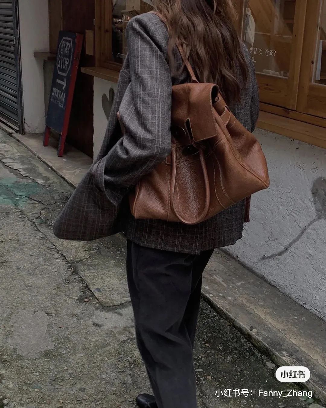 m 剪了短发的娜比，背啥我买啥