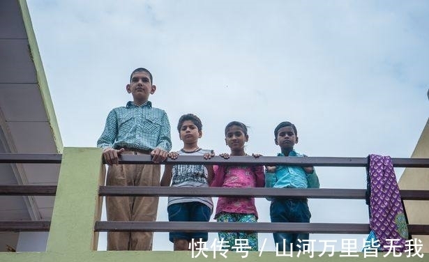 镜报|8岁男孩身高1.98米,刚出生便打破两项纪录,希望继续长高