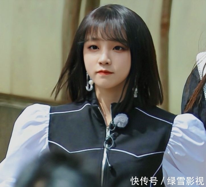 《跑男9》济南路透,跑男团路过人群时,仅一位嘉宾鞠躬太圈粉