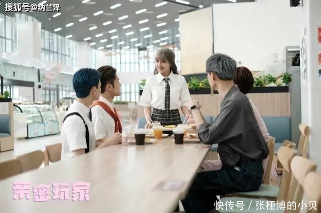 二次元无厘头与现实职场巧妙结合