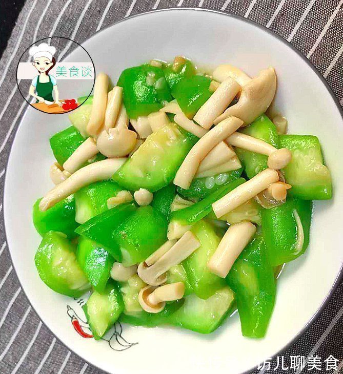 实惠|入秋后,这两样素菜一起炒,不放肉也很鲜甜,营养实惠,儿子爱吃