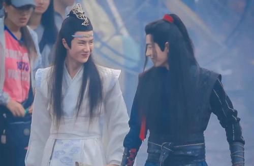 小鲜肉转战主旋律电视剧,肖战作品确定在央视播出,王一博进片场