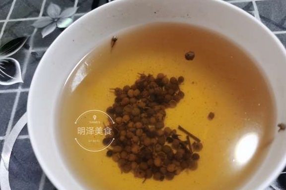 酸菜饺子好吃有诀窍,只要掌握调馅的方法和用料,饺子不好吃才怪
