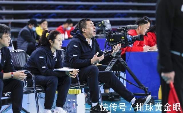 副攻|02年女排新星当场哭鼻子！先天劣势难弥补，主帅奇葩布阵引来吐槽