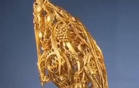 礼物|带朋友送的礼物上节目,专家看得晃眼睛,用手一摸你朋友啥来头