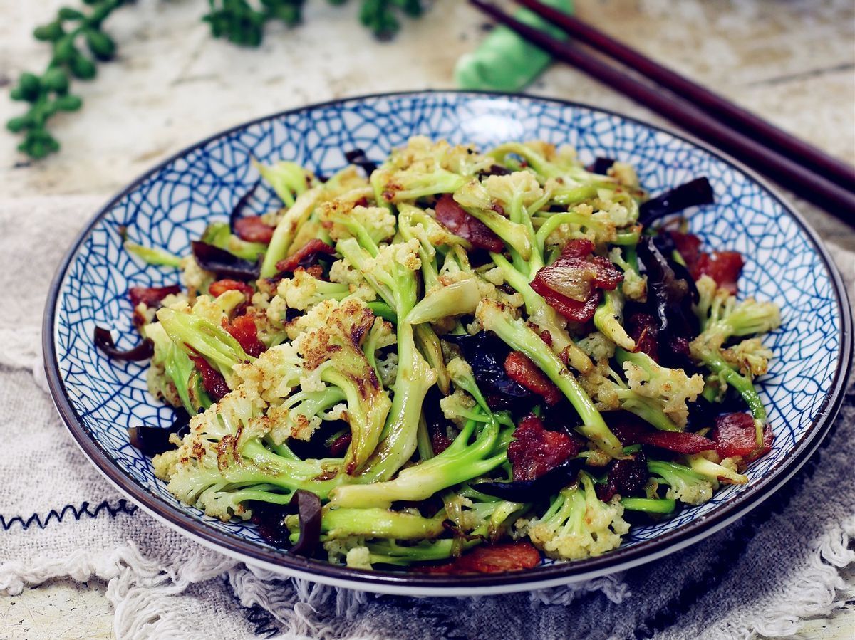 干煸菜花这样做，焦香爽脆还入味，吃一次就上瘾