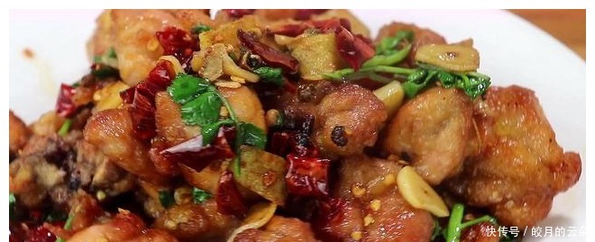 食用油|鸡肉别直接下锅炒,教你一个独特做法,一次3斤不够吃,真过瘾!