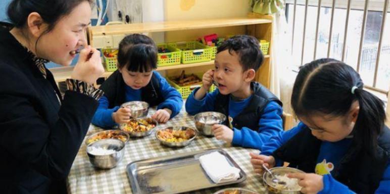 家长群|幼师误发午餐照到家长群,虽然很快撤回,还是被眼尖的家长截图了