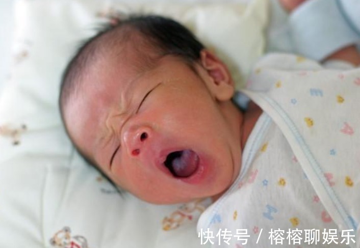 三个月|新生儿前三个月就要抱睡,别等出百天了才开始,家长后悔也晚了