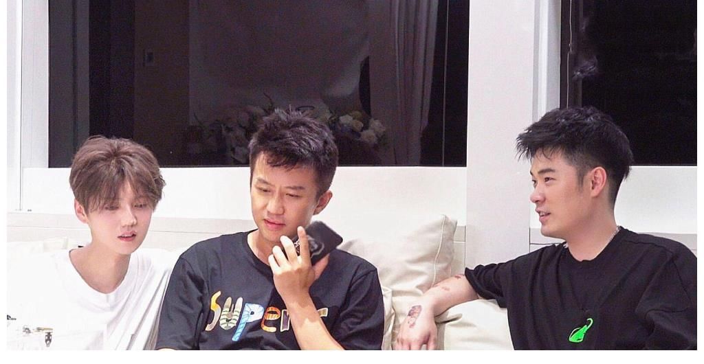 節(jié)目中屢次被孤立，淪為跑男邊緣人物的鄭愷，為何不舍得退出？