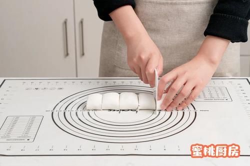 过年都要抢着吃的红糖糍粑！软糯香甜，寓意团团圆圆，全家人都爱