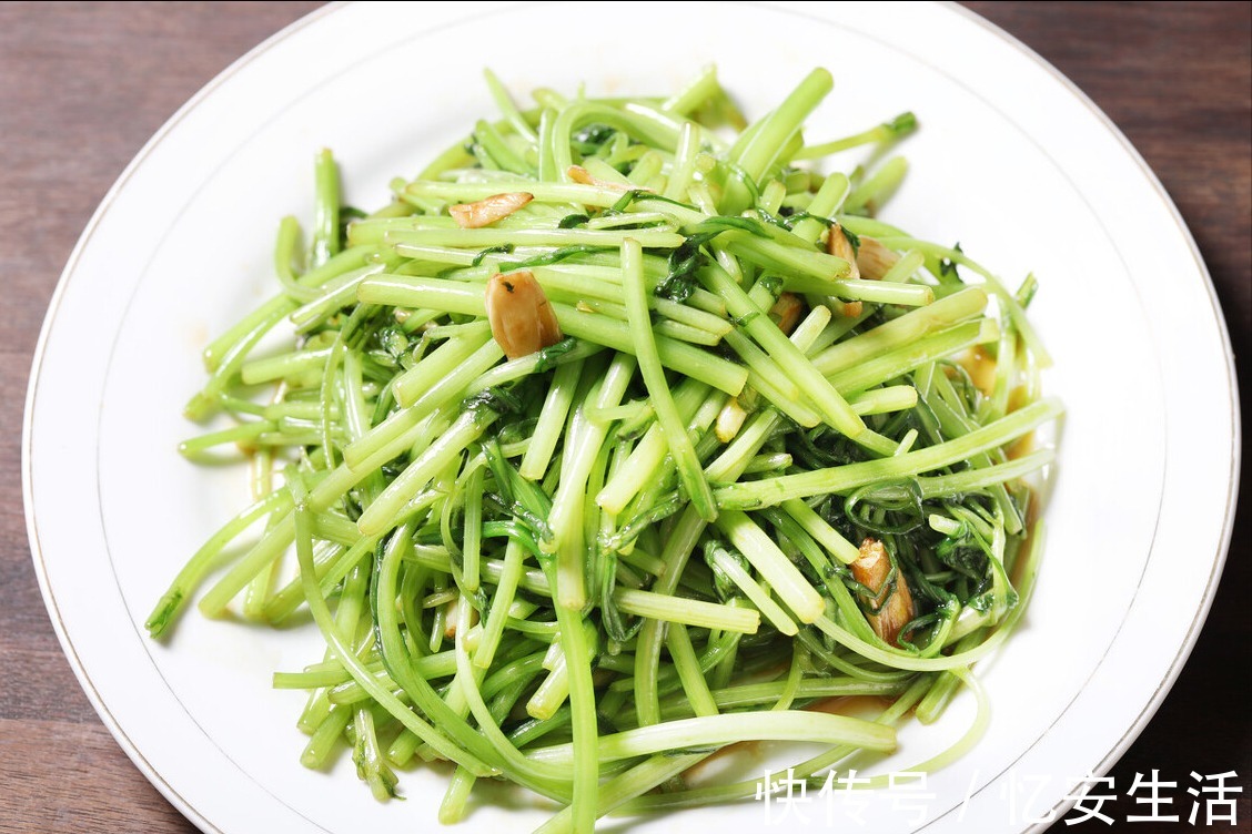 蒜蓉茼蒿|夏天多吃此菜，钙含量比牛奶高，气味清香，清热解暑，营养又好吃