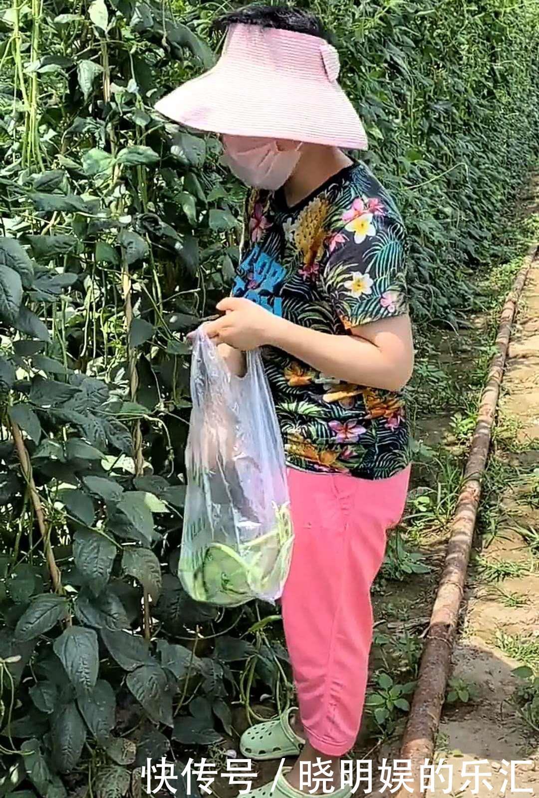 食欲|47岁邓亚萍食欲太好,晚餐啃猪蹄、鸡爪,饭碗如“盆”一般大!