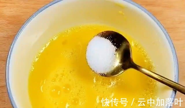 为什么自己蒸的鸡蛋羹又老又不嫩滑很多人第一步就做错了！