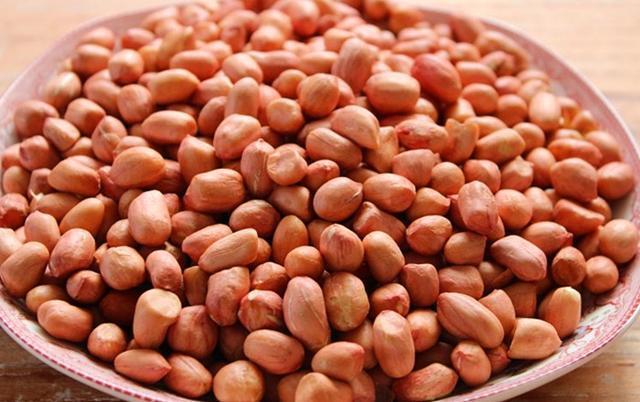 教你自制花生糖，简单“3步”就搞定，不用水只用糖，孩子抢着吃