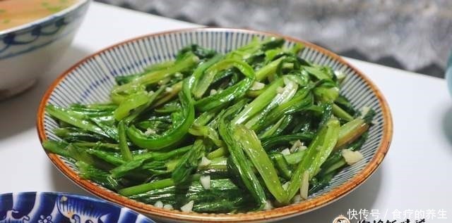 油麦菜|一家四口的午餐，竟在朋友圈火了，荤素搭配，网友饿了，求蹭饭！
