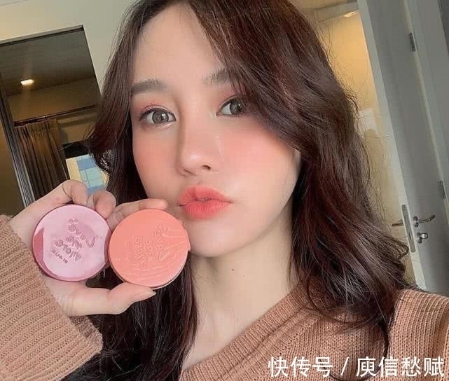 唇釉 泰国最热门八个彩妆品牌俗又大碗，服帖不脱妆专供30度湿黏天气