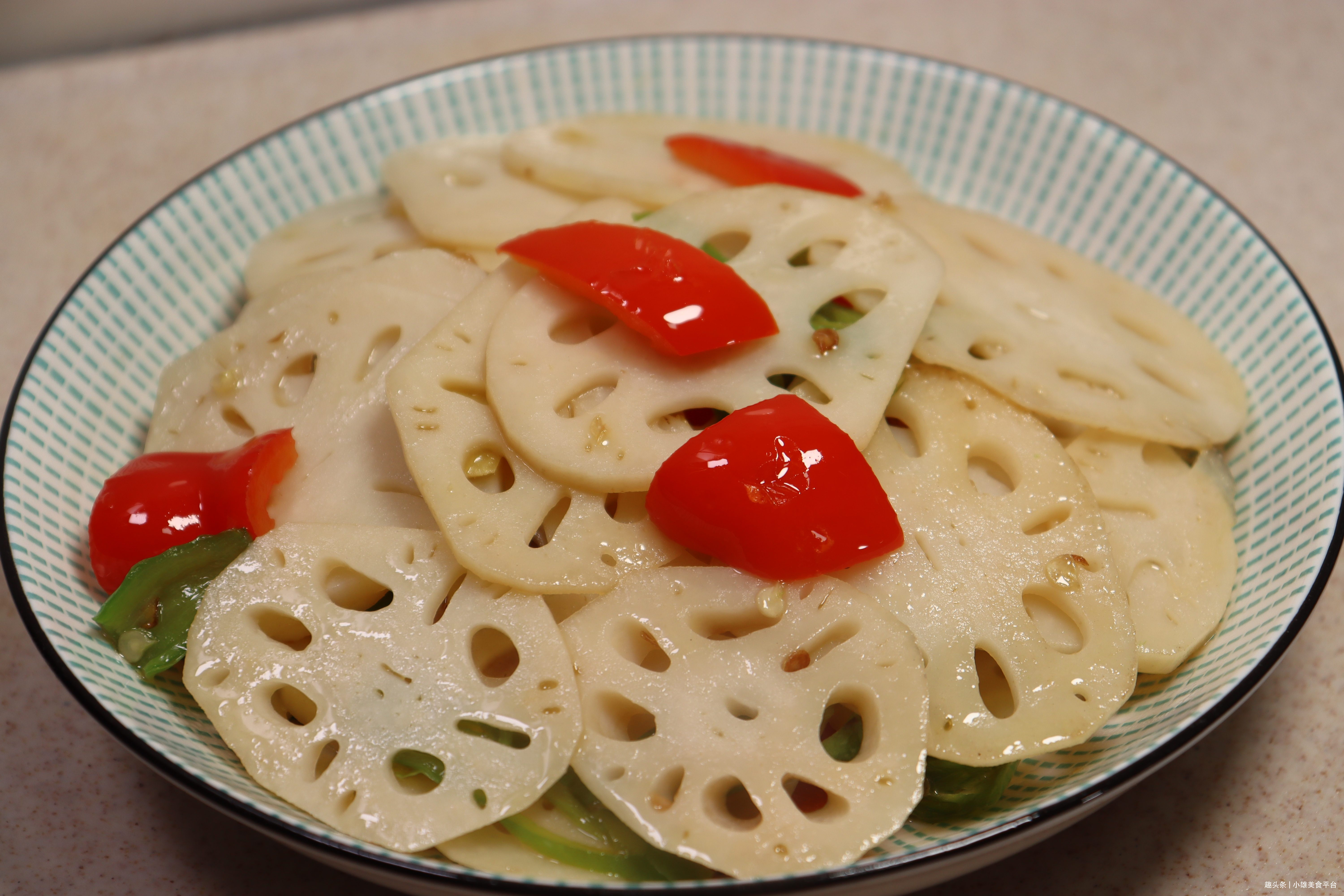 炒莲藕时,最忌直接下锅,大厨教你一招,莲藕脆爽可口不发黑