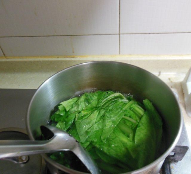 无油三鲜韭菜盒,皮薄馅大,配上一碗粥,早餐吃着超满足