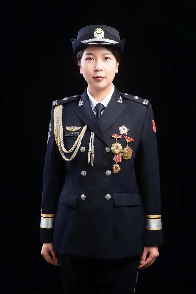 人民警察|警礼服来了!又帅又飒!