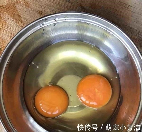 蒸鸡蛋时，千万别直接加水蒸！这样蒸，鸡蛋不腥不糙，嫩过豆腐脑