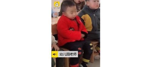 幼儿园|“瞌睡”宝宝火了！幼儿园上课狂打瞌睡，网友：像我开大会的样子