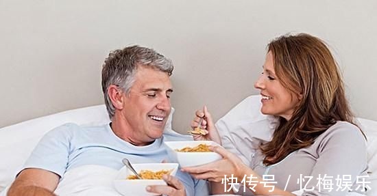 植物蛋白|50岁后, 身上还有这4个特征, 你可能是长寿体质, 连医生都羡慕!