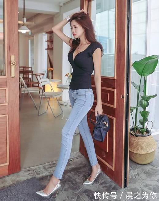 小姐姐 潮范十足的牛仔裤美女,年轻又漂亮,非常吸引眼球!