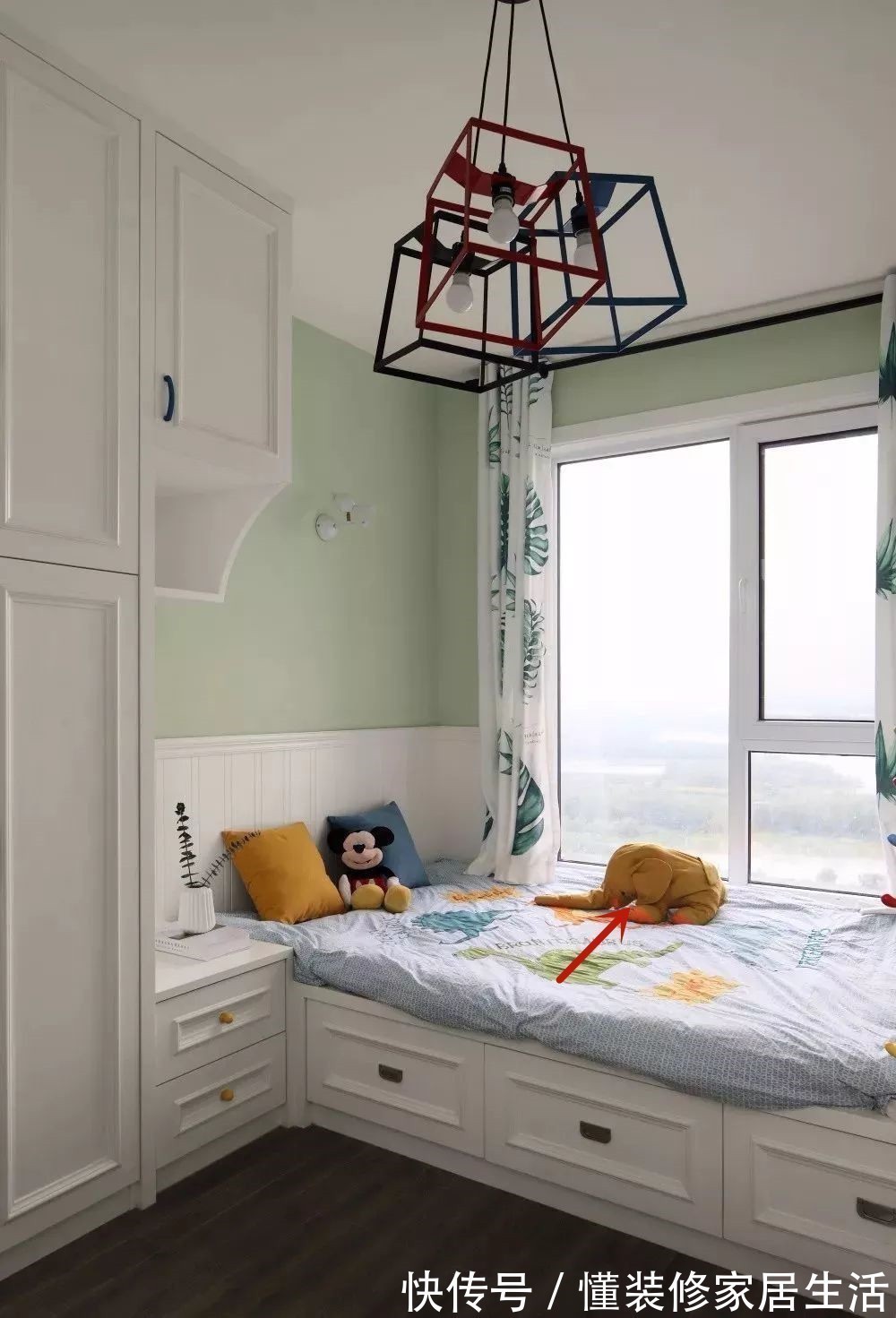 衣柜|设计师教你一招:飘窗两侧打衣柜,收纳翻了倍,还不占卧室面积