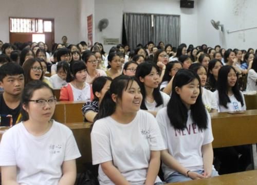 住宿费用|一名大学生，从大一到大四到底要花多少钱？看完才知家长真的不易