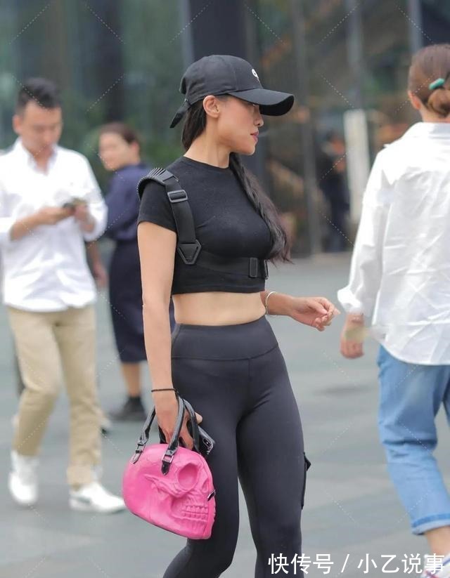 短款 清爽穿搭非瑜伽裤莫属,搭配方面更是彰显个性,气质凸显!