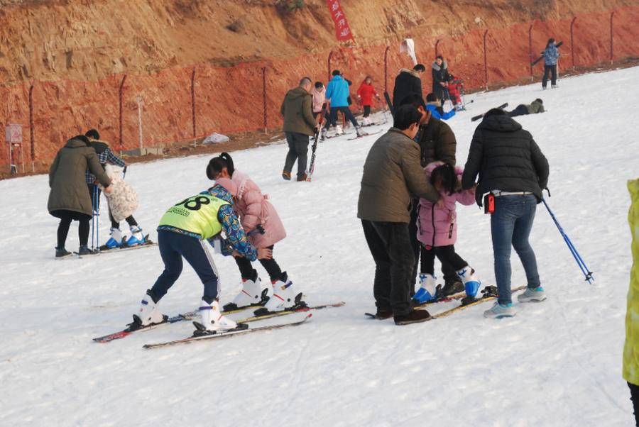 北京冬奥会|新增滑雪设备、开设滑雪学校，临沂冰雪主题游成为新时尚