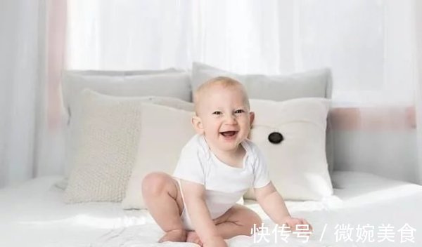 宝妈|婴儿从这个月开始，就可以慢慢坐起来了，家长要注意引导