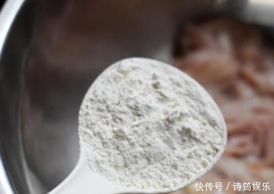 猪大肠该怎么洗菜好吃放着两样,大肠干净无异味,做出来简直不要太好吃