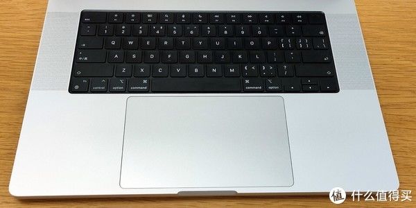 m看到子公司的前台小姐姐换新电脑后我居然眼馋了：MacBook Pro 16英寸M1 Pro 16GB+512GB款，福利真是好！