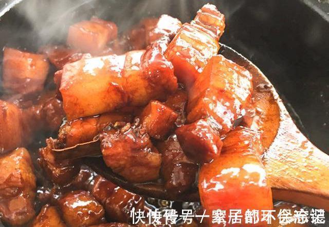 做红烧肉，加水炖不正确，难怪不香还油腻，大厨教你秘制做法，香