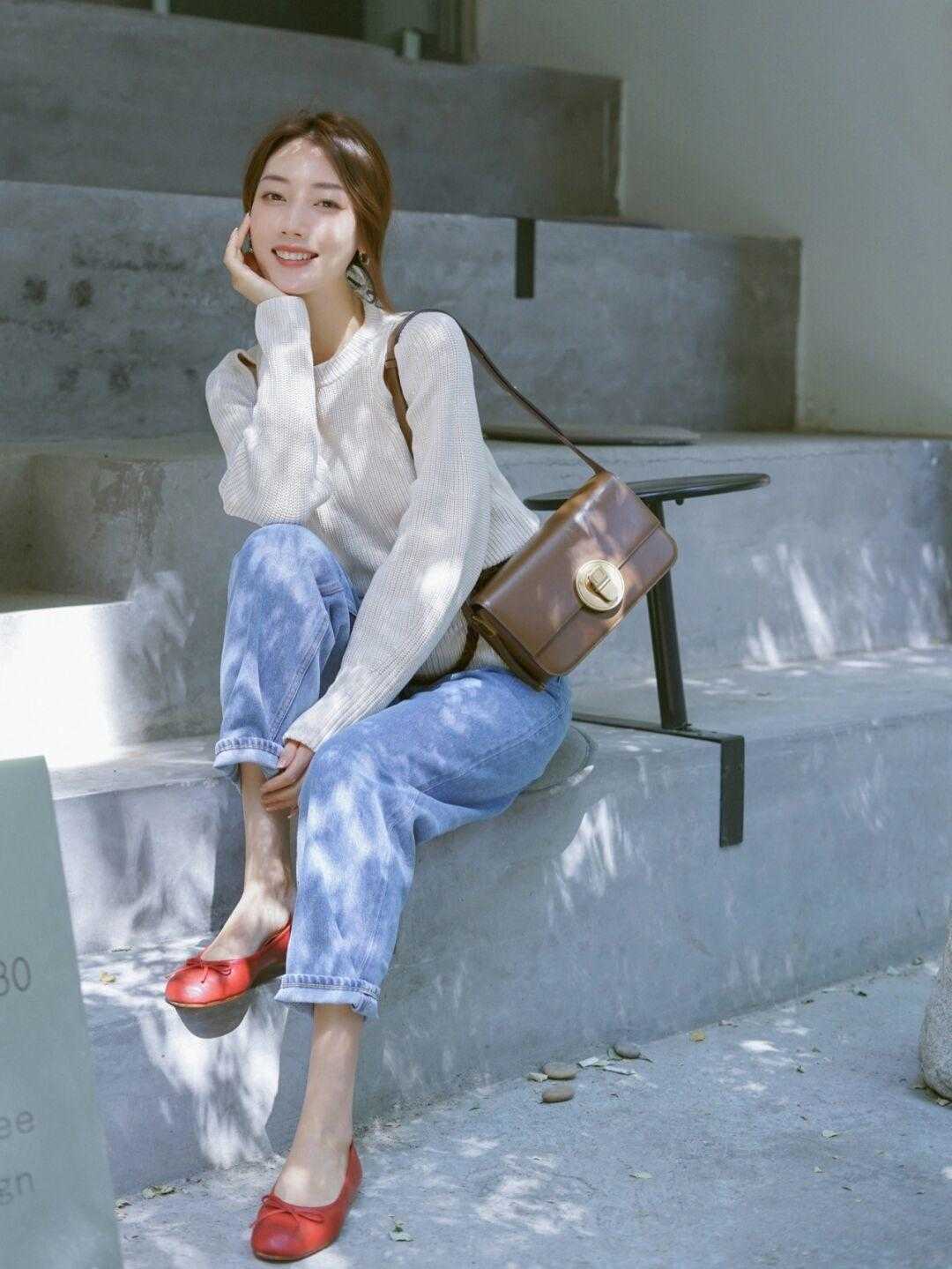 半身裙 为何你穿衣土气?衬衫搭半身裙或者牛仔裤优雅时髦,适合普通女生