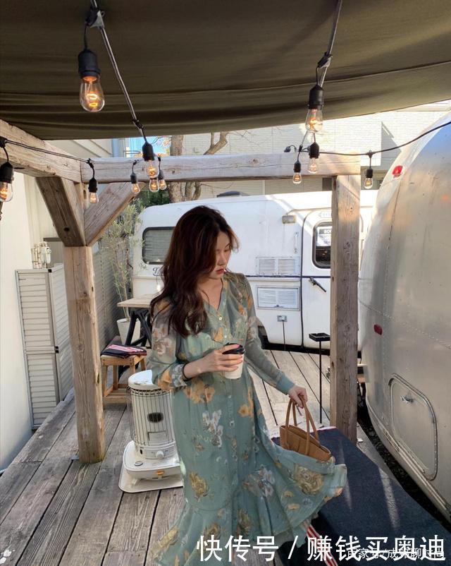  夏日|夏日出街就要美美的！三种连衣裙解锁日常穿搭，时尚减龄又好看