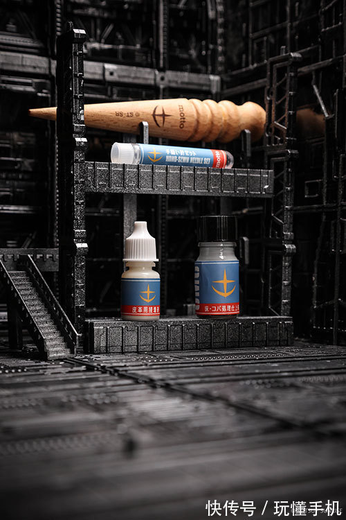 皮革 高达联名皮革产品:三大经典招牌机甲均亮相