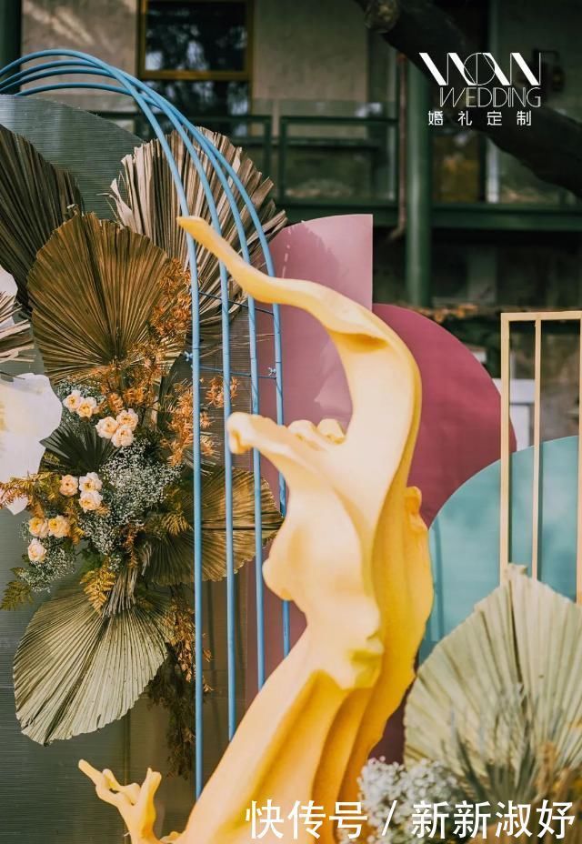 见到|当见到你时,整个世界都是爱情的颜色,彩色户外婚礼