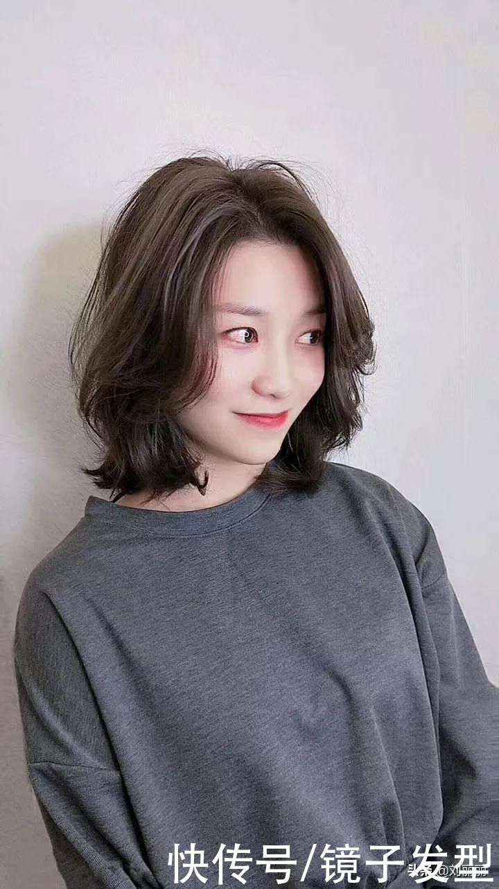 盘发|女人不到40岁，前3种发型别尝试，后三种发型值得拥有