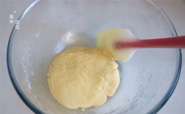 咬一口,酥掉渣,这款炼乳小方太好吃了,做法比面包蛋糕都简单