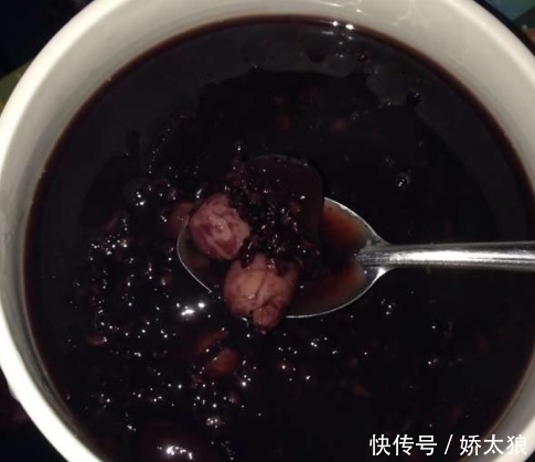 黑米加一宝搭配煮,气血足了,睡眠好了,皮肤也跟着细腻了!