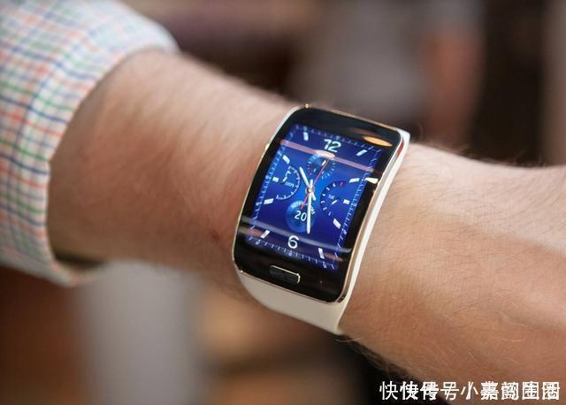 爱表|领导问你的手表多少钱时,低情商的人侃侃而谈,高情商的人这样答