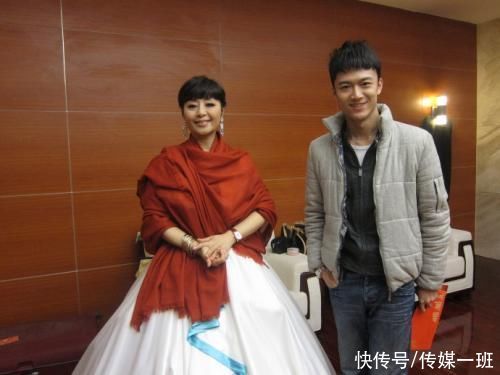 揭秘央视春晚新主持人张韬，主持跨年晚会走红，帅得观众不愿换台