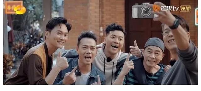 陈小春“社恐”，张智霖情商高，《大湾仔的夜》挖掘哥哥的另一面