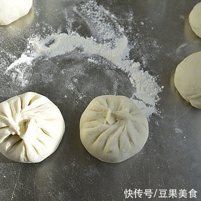 鲜嫩多汁的白菜猪肉包一次你能吃几个