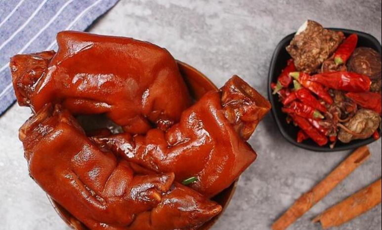 大雪过后必备菜品:卤猪蹄,口感软烂,咸香肥美,入口即化,爆赞