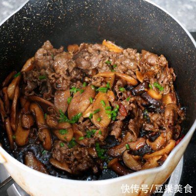这道菌菇炒肥牛发到朋友圈,留言全说被馋哭